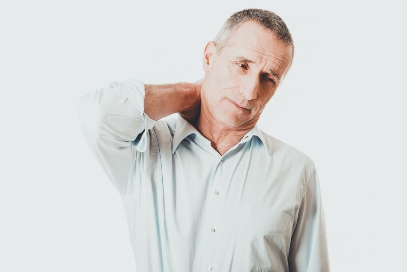 Zespół szyjny – jak aktywnie przeciwdziałać bólom karku, ramion i rąk